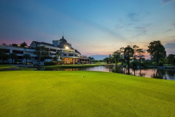 Bangkok's Luxury Golf Clubs - Summit Windmill Golf Club