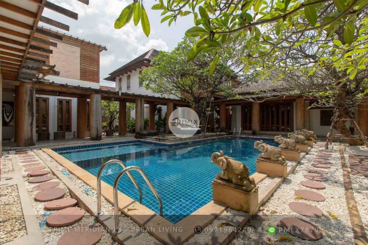 Luxury Thai & Bali Styled Villa - Bangkok