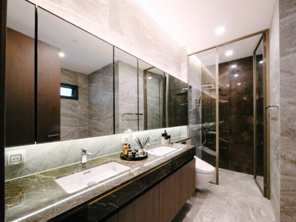 The Esse Sukhumvit 36 - 3 Beds