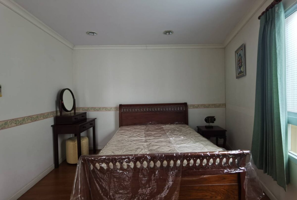 Lumpini Suite 41 - Lowrise Condo