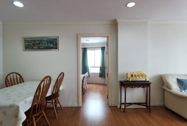 Lumpini Suite 41 - Lowrise Condo