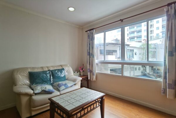 Lumpini Suite 41 - Lowrise Condo