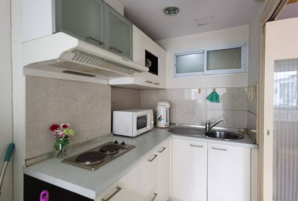 Lumpini Suite 41 - Lowrise Condo