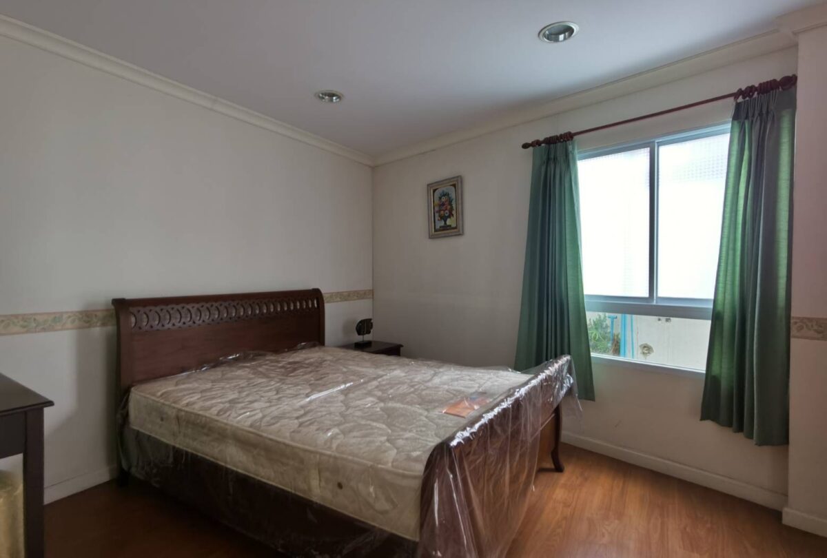 Lumpini Suite 41 - Lowrise Condo