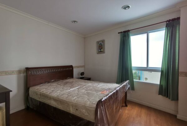 Lumpini Suite 41 - Lowrise Condo