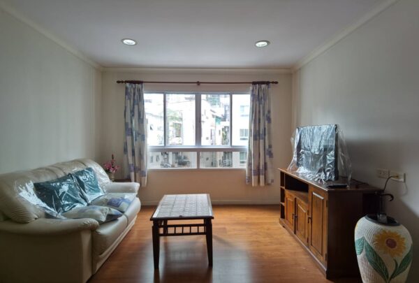 Lumpini Suite 41 - Lowrise Condo