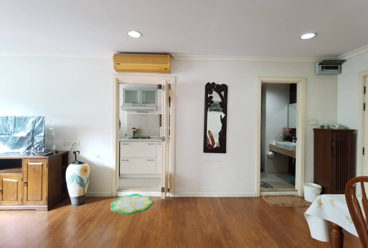 Lumpini Suite 41 - Lowrise Condo