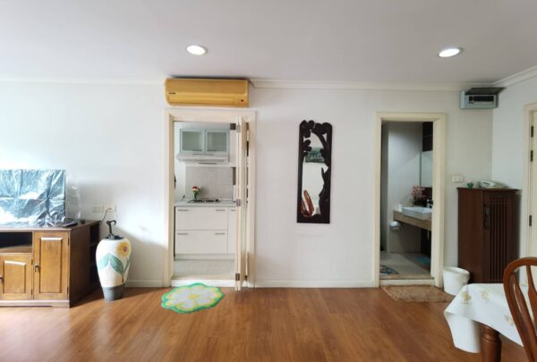 Lumpini Suite 41 - Lowrise Condo