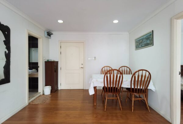 Lumpini Suite 41 - Lowrise Condo